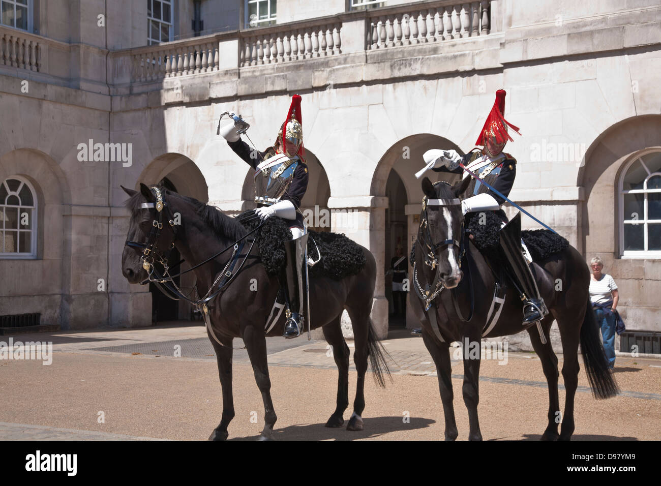 Guardia Reale presso la casa di cavalleria, London, England, Regno Unito, GB Foto Stock