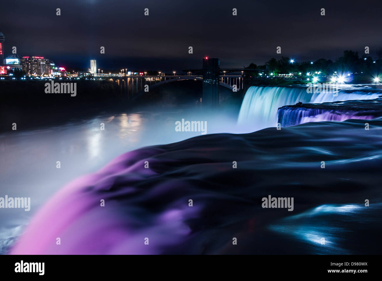 Spettacolo di luci a Niagara Falls, New York Foto Stock