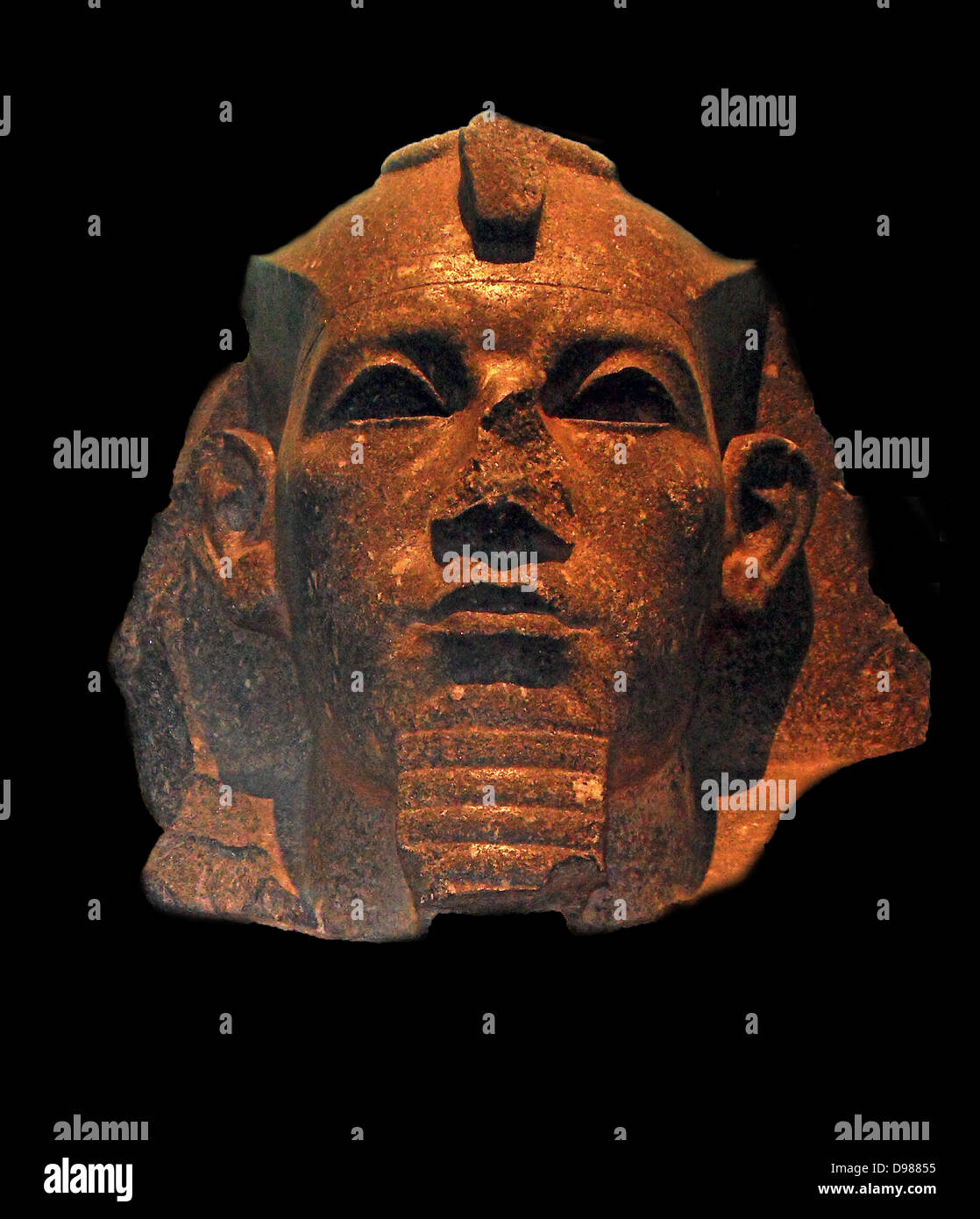 Testa di granito del faraone Egizio Amenemhat III (1854-1808 a.C.) dal Tempio di Bastet, Bubastis, Egitto. Xii dinastia Foto Stock