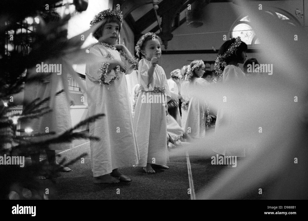 Gli angeli si vestono di bianco Foto e Immagini Stock in Bianco e Nero -  Alamy