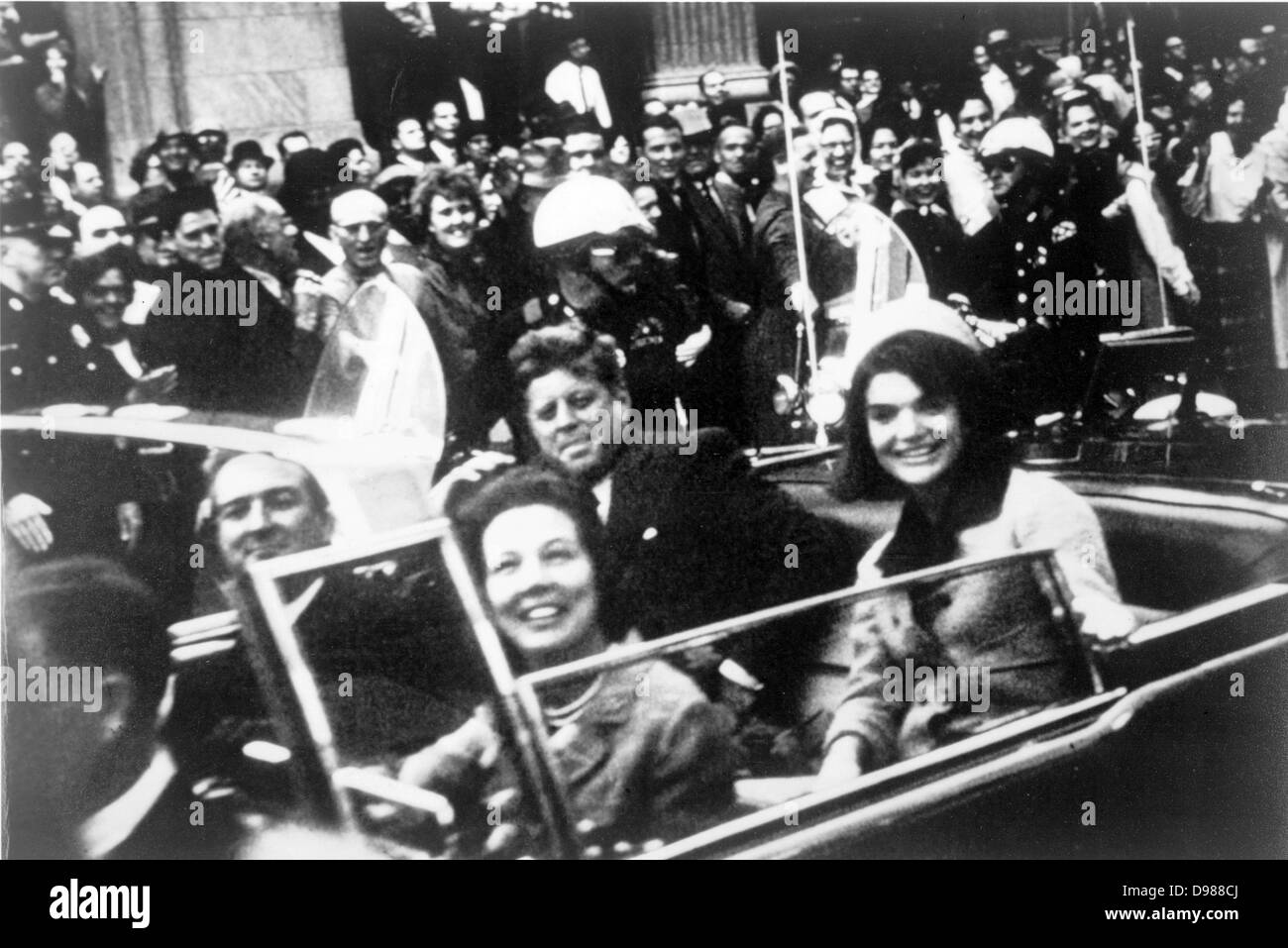 John F Kennedy per il giro della Papamobile, Dallas, Texas USA, 22 novembre 1963. Vista ravvicinata del Presidente e la signora Kennedy e il governatore del Texas John Connally e sua moglie. Fotografo: Victor Hugo Re. Foto Stock