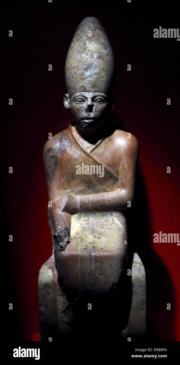 Khasekhemwy (d. 2686 BC; a volte scritto Khasekhemui) è stato il quinto e ultimo re della seconda dinastia egizia. Poco è noto di Khasekhemwy, diversa da quella che ha portato molti importanti campagne militari e costruiti alcuni monumenti, ancora esistente, menzionando la guerra contro i settentrionali. Il suo nome significa "le due potenti quelli visualizzati." Foto Stock