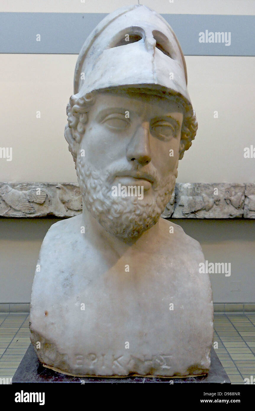 Ritratto in marmo busto di Perikles. Tivoli, Italia. Ii secolo a.c. copia romana di un precedente originale greco. Perikles (morto 429 BC) ha portato la democrazia di Atene all'altezza della città di potenza e di influenza. Foto Stock