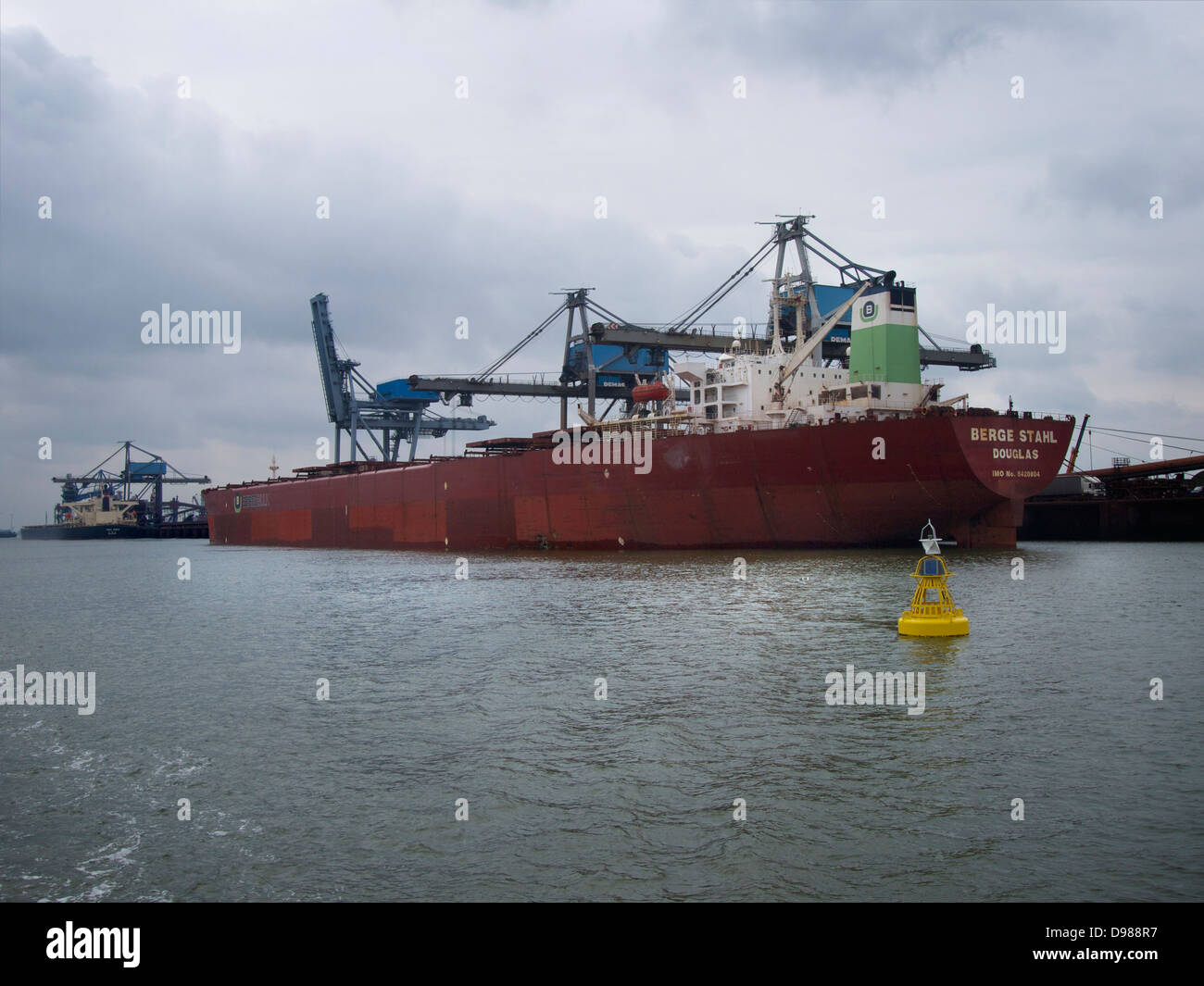 La Berge Stahl bulkcarrier nel porto di Rotterdam, Paesi Bassi. Foto Stock