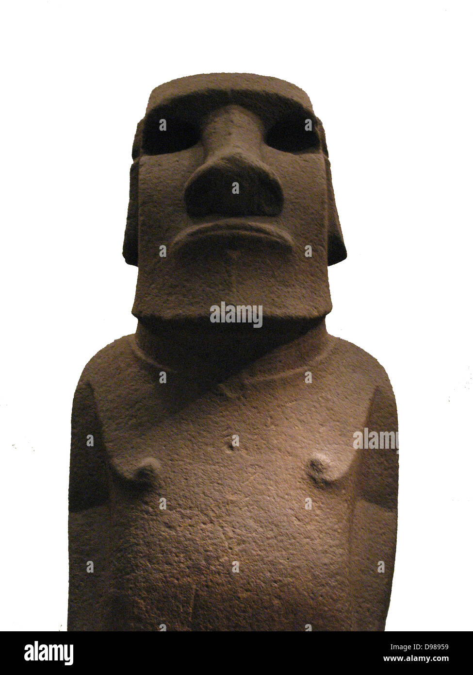 Statua di basalto noto come Hoa Hakananai (probabilmente 'rubate o nascosto amico'). Isola di Pasqua / Rap Nui, Cile (Sud Pacifico), circa 1400. Questa statua, che rappresenta una figura ancestrale, era probabilmente viene visualizzato per la prima volta all'aria aperta. Successivamente è stato spostato in una casa di pietra in Orongo, il centro di un culto birdman. Foto Stock