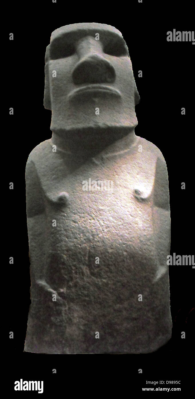Statua di basalto noto come Hoa Hakananai (probabilmente 'rubate o nascosto amico'). Isola di Pasqua / Rap Nui, Cile (Sud Pacifico), circa 1400. Questa statua, che rappresenta una figura ancestrale, era probabilmente viene visualizzato per la prima volta all'aria aperta. Successivamente è stato spostato in una casa di pietra in Orongo, il centro di un culto birdman. Foto Stock