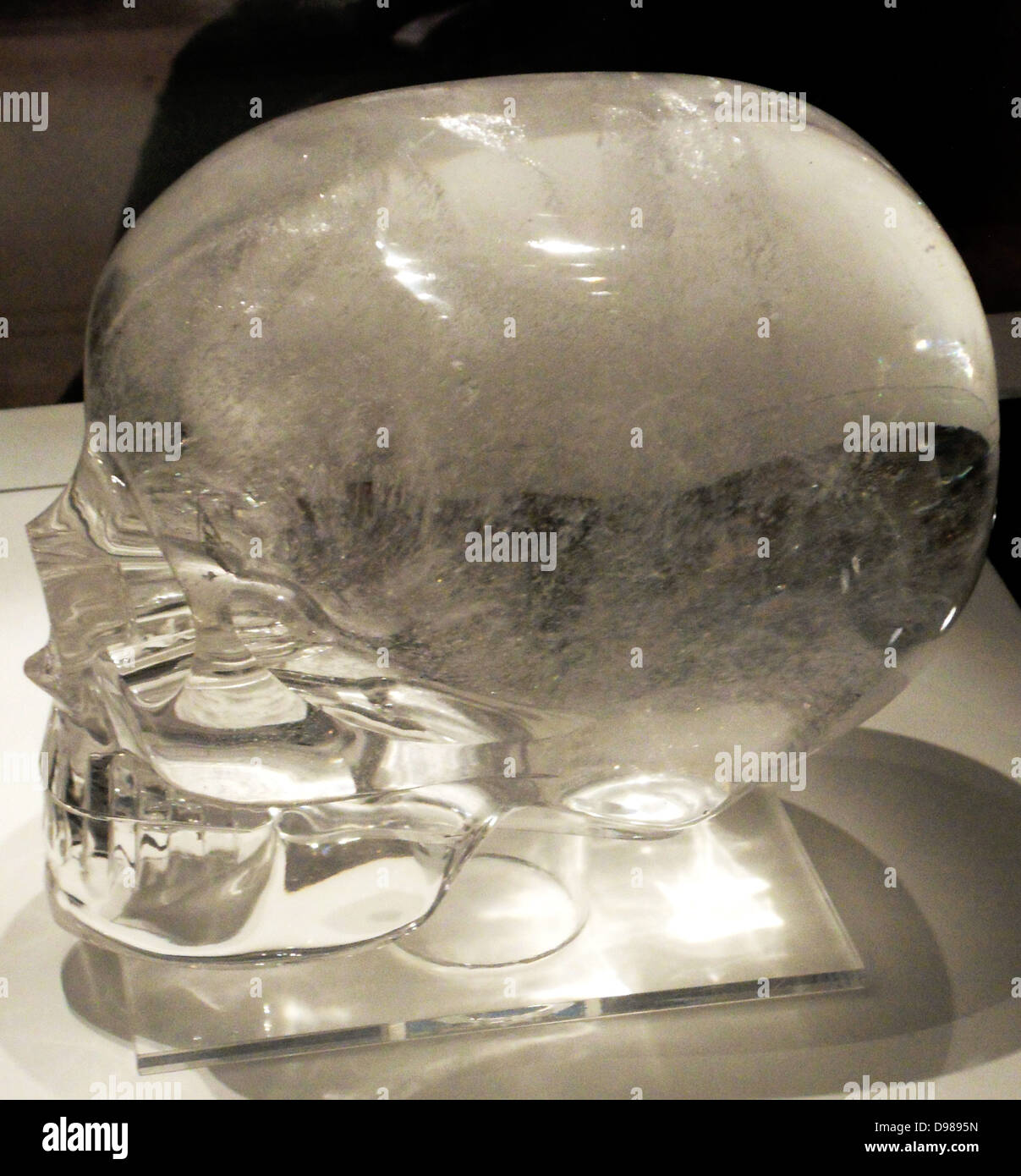 Rock il teschio di cristallo. Fine del XIX secolo D.C. Cranio umano hardstone intagli realizzati da cancellare o quarzo lattiginoso rock. Ha affermato di essere pre-colombiana in origine. Foto Stock