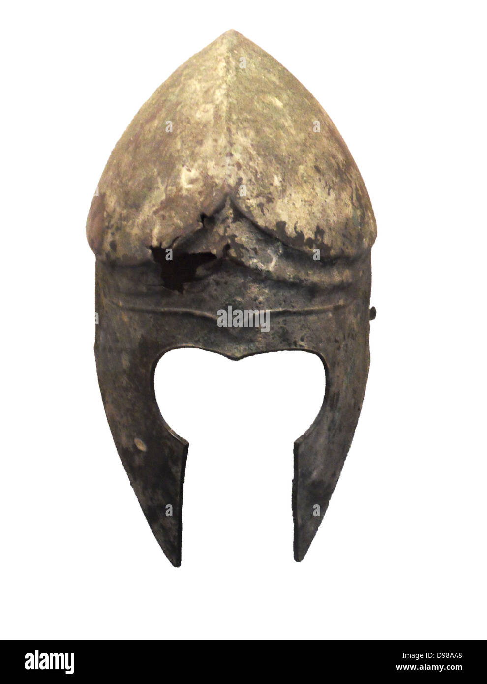 Elmo in bronzo di tipo corinzio. Realizzati in Puglia circa 600 BC. Vi è un antico la riparazione su un foro. Foto Stock