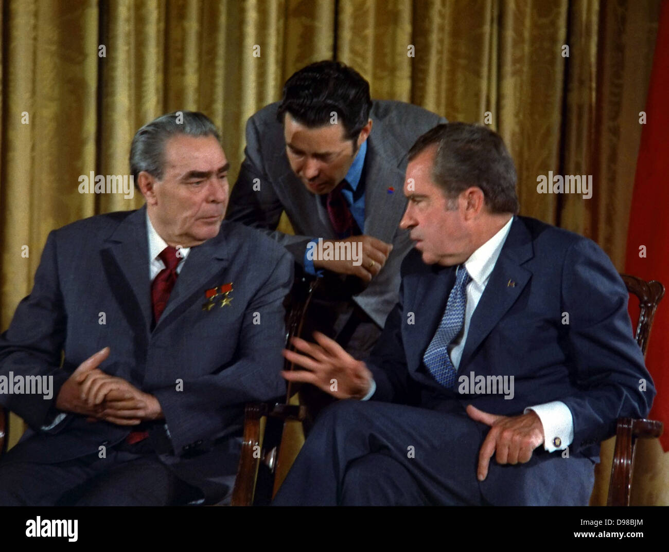Brezhnev e Nixon talk durante Brezhnev del giugno 1973 Visita a Washington durante l'inizio della distensione tra Stati Uniti e Unione Sovietica. Foto Stock