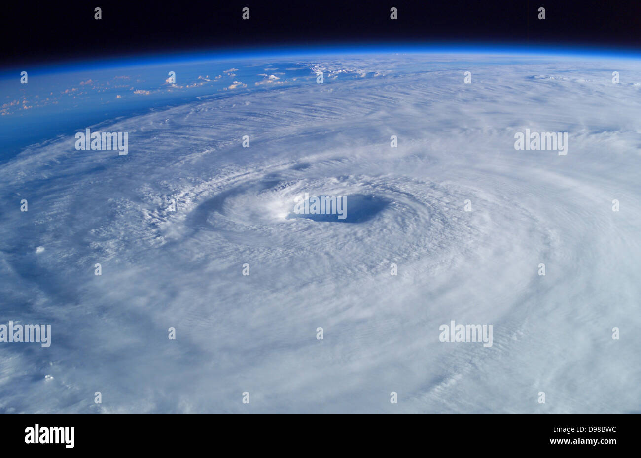 Uragano Isabel sull'Oceano Atlantico, settembre 15, 2003 at 10:54:05.640 GMT. Come si vede dalla Stazione Spaziale Internazionale (Expedition 7) Foto Stock