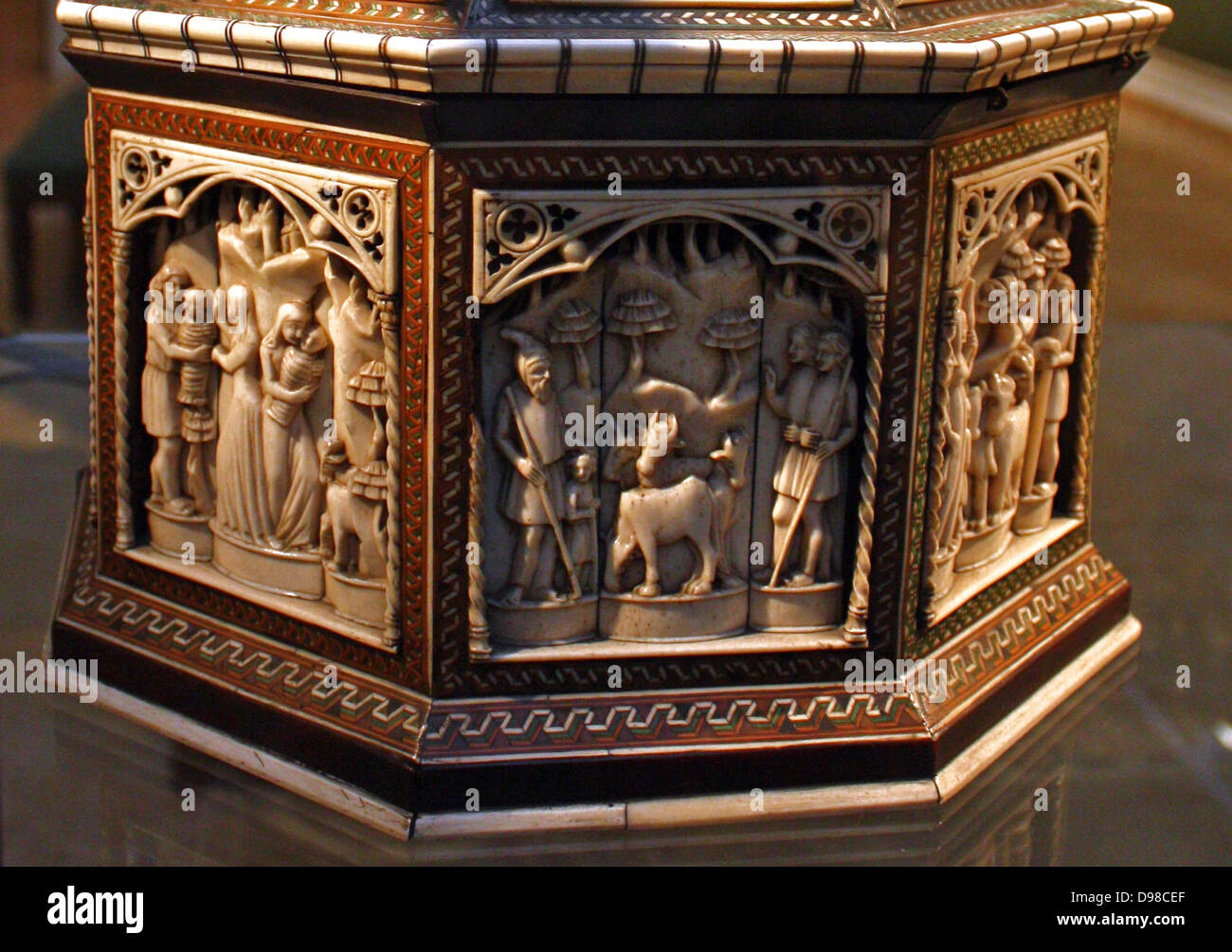 Scrigno. Workshop della famiglia Embriachi, Venezia, circa 1400-1430 osso, legno e avvisatore acustico. I pannelli principali sono scolpiti con episodi della storia della vita di Parigi di Troia; la fila superiore di virtù. Scrigni come questo sono stati spesso realizzati per matrimoni, per tenere doni per la sposa. Foto Stock