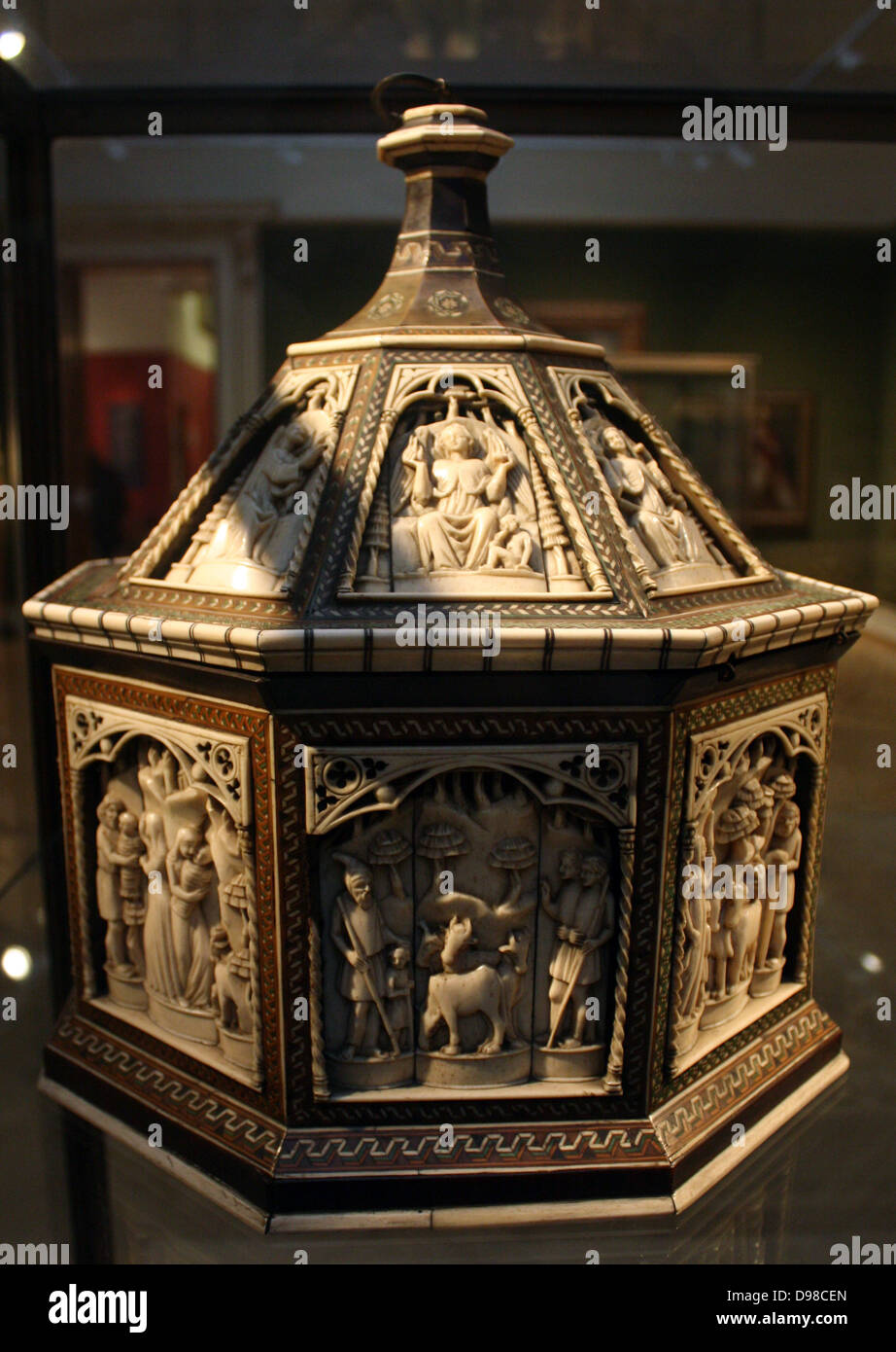 Scrigno. Workshop della famiglia Embriachi, Venezia, circa 1400-1430 osso, legno e avvisatore acustico. I pannelli principali sono scolpiti con episodi della storia della vita di Parigi di Troia; la fila superiore di virtù. Scrigni come questo sono stati spesso realizzati per matrimoni, per tenere doni per la sposa. Foto Stock