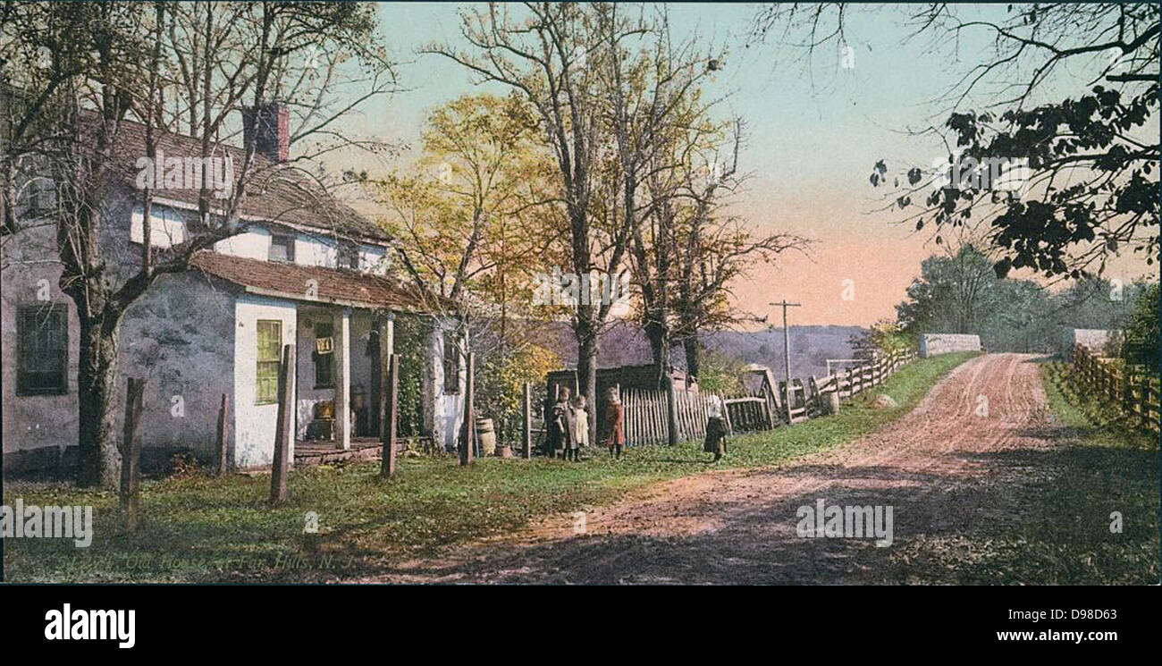 Vecchia casa in colline lontano, New Jersey, Stati Uniti d'America, che si affacciano su una strada che conduce verso un ponte. Bambini che giocano sul ciglio della strada. Stampa Photochrome c1898-c1905. Foto Stock