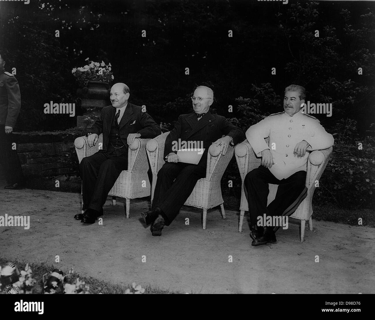 Conferenza di Potsdam Luglio 1945: i leader alleati, a sinistra e a destra, Clement Atlee (Gran Bretagna), Harry Truman (USA) e Joseph Stalin (URSS) Foto Stock