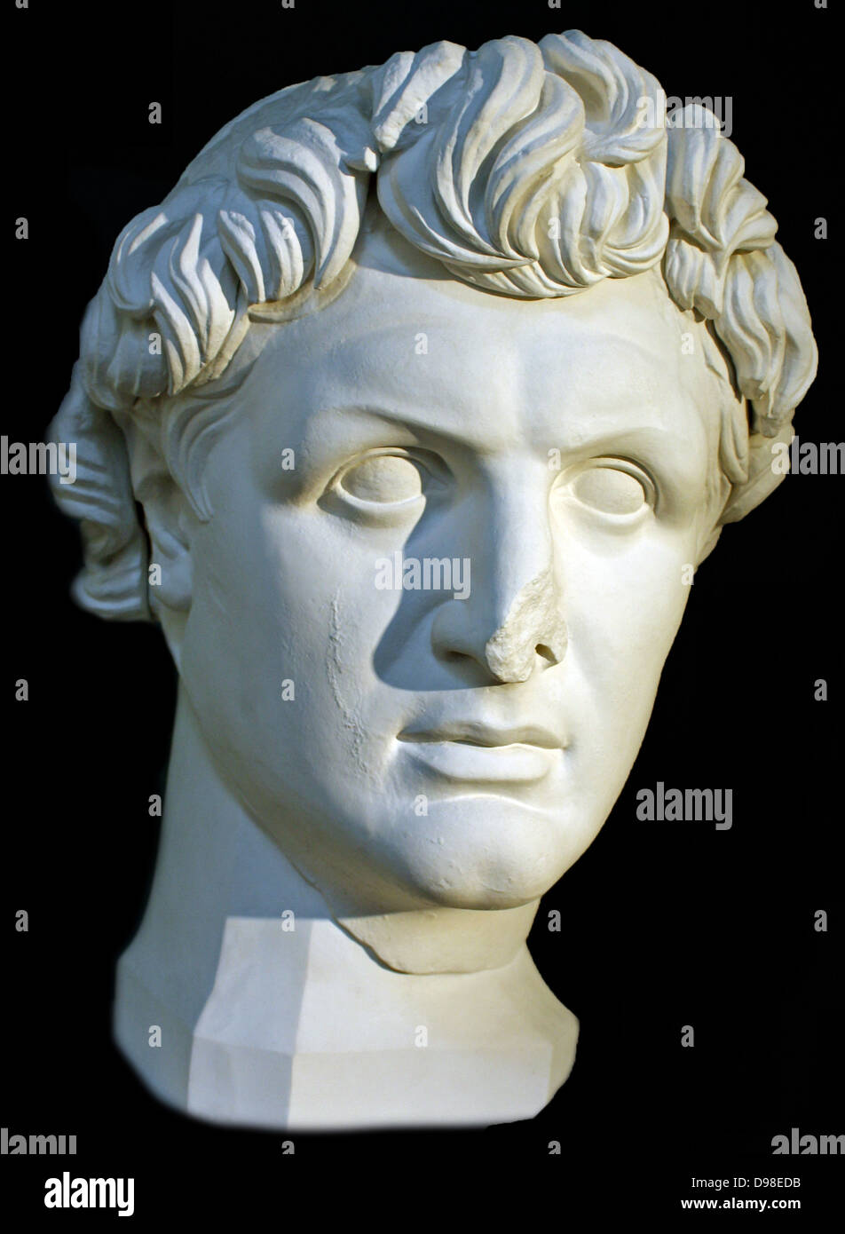 Attalos I come Re. Da acropoli di Pergamon c 230-198 A.C. Il secondo getto di lo stesso ritratto ha un aggiunta di 'corona' di capelli allegato successivamente alla testa in fatta separatamente pezzi. Esso comprende un piatto piano con archetto - il diadema regale. Questa scrupolosa adeguamento è stato effettuato dopo Attalos assunse il titolo di re in 230BC. Entrambi diadema e pieno di capelli express royal status. Foto Stock