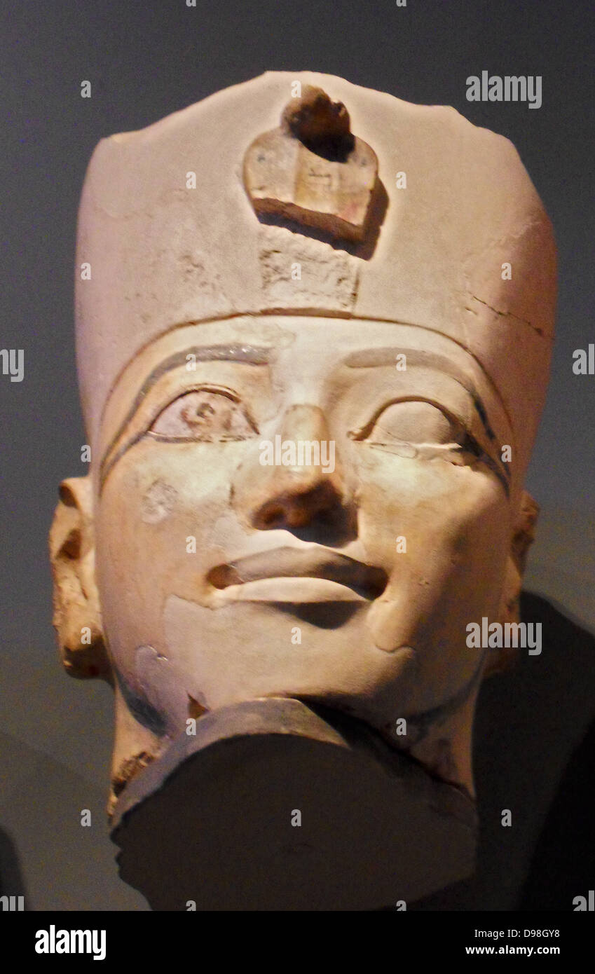 Testa di statua di Hatshepsut regina d'Egitto. Testa di una statua di Osiride di Hatshepsut. Xviii dinastia regno congiunto di Hatshepsut e Thutmosi III ca. 1473-1458 A.C. Egitto, Tebe, Deir el-Bahri, calcare, vernice Foto Stock