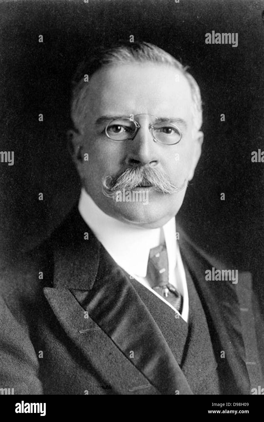 Francisco Ignacio Madero González[3][4][5] (30 Ottobre 1873 - 22 febbraio 1913) era un politico, scrittore e rivoluzionario che ha servito come Presidente del Messico dal 1911 al 1913 Foto Stock