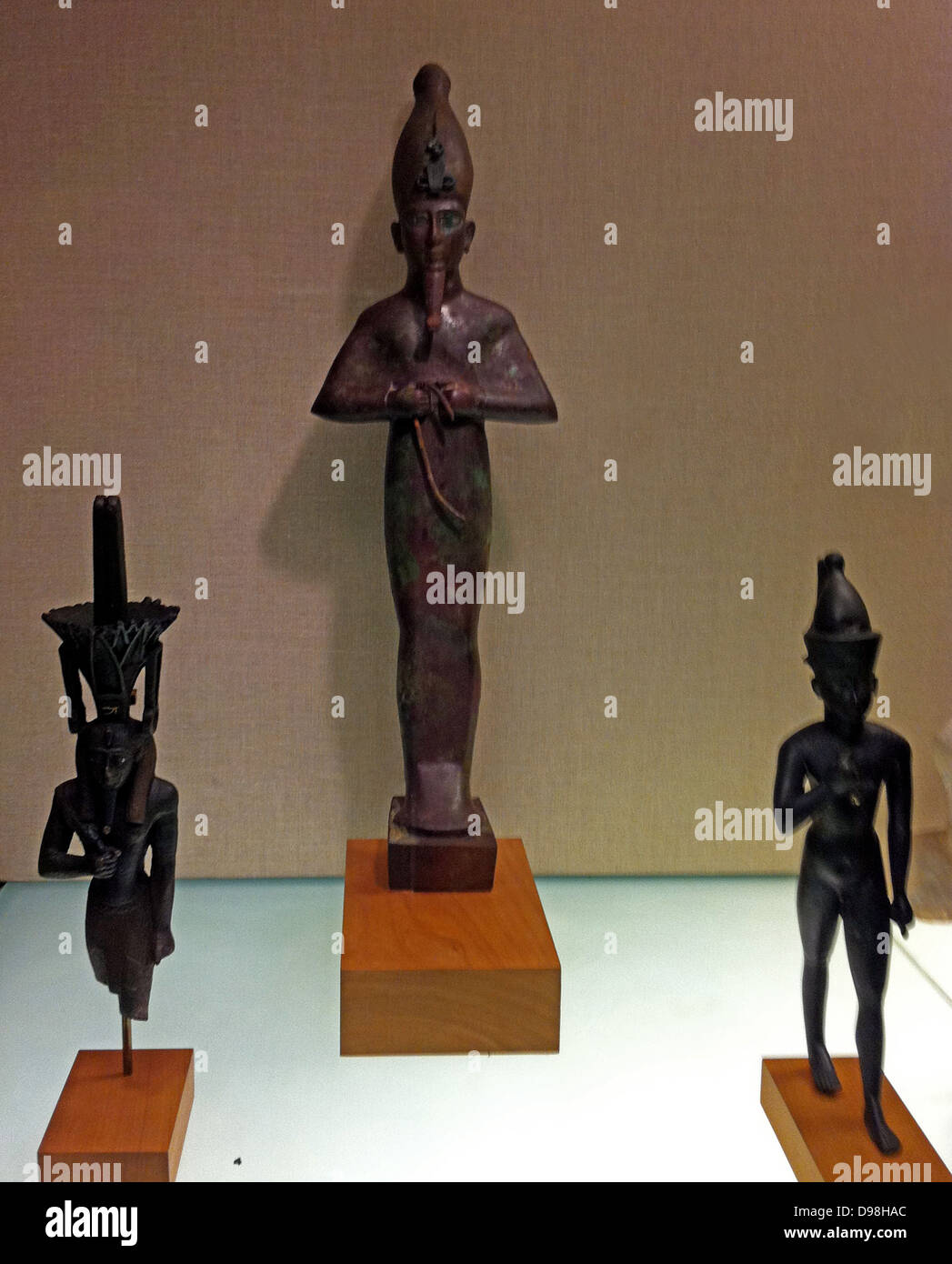 Egiziano sculture in bronzo di divinità, dal periodo tolemaico in Egitto, 332 BC -30 annuncio. Foto Stock