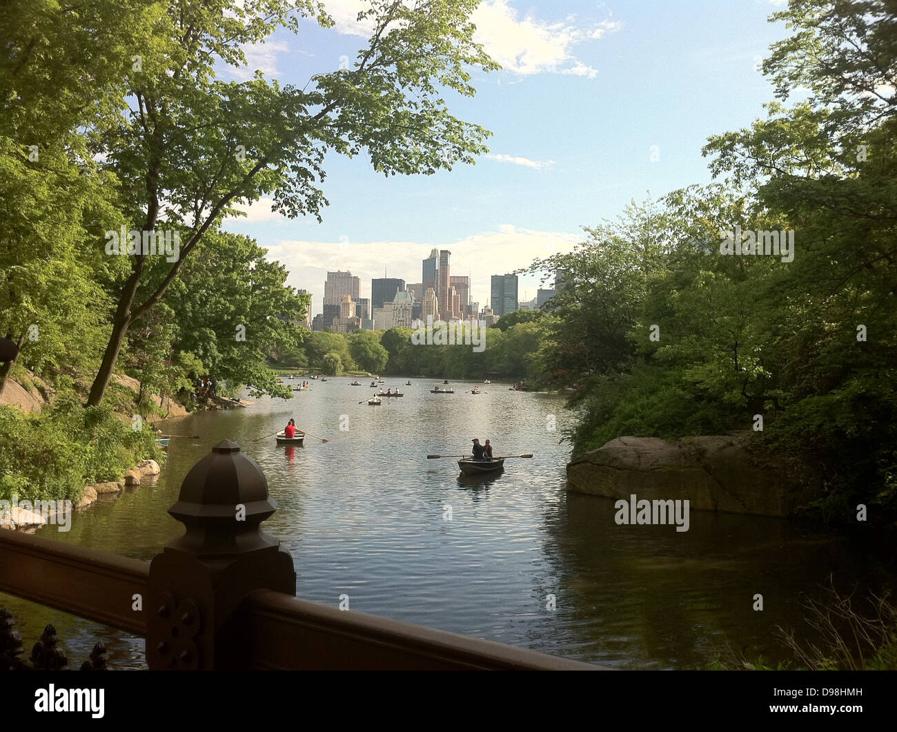 Il Central Park di New York City, con il lago in estate Foto Stock