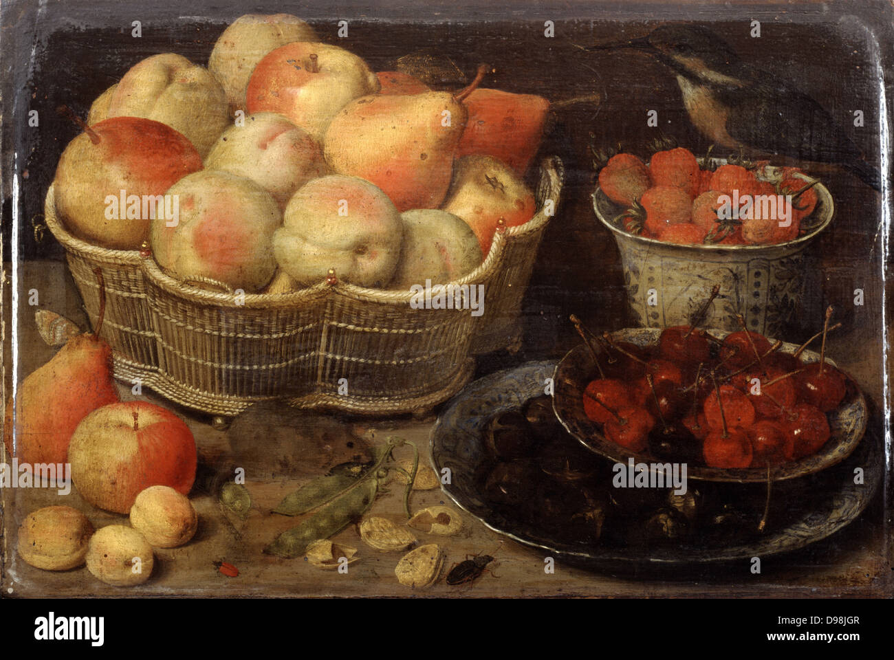 Vita tranquilla con frutte: Olio su legno da George Flegel (1566-1638), pittore tedesco di epoca barocca. Argento-gilt cesto di pere, mele e pesche, ciotola di fragole, piatto di ciliegie, almons, piselli in cialde, un mouse, una specie di uccelli, farfalle e coleotteri. Foto Stock