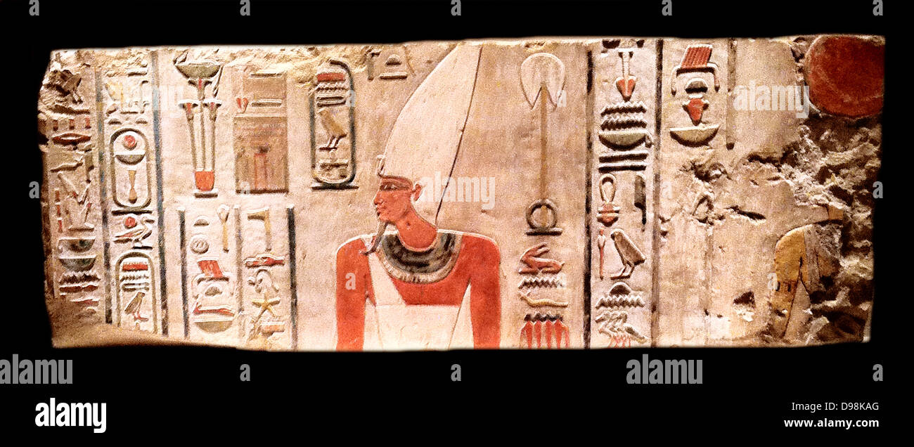 Blocco di intagliato e dipinto di calcare proveniente dalla tomba di Mentuhotep II a Deir el-Bahri, XI dinastia, circa 2010-2000 A.C. Re Mentuhotep II è mostrato che indossa la corona bianca dell'Alto Egitto.2051-2000 A.C. Foto Stock