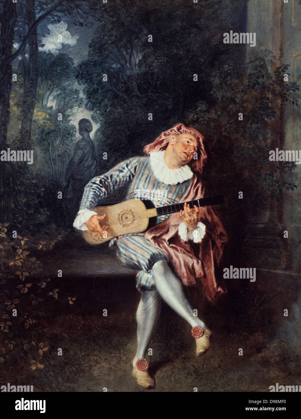 Il musicista' c1718. Olio su tela. Jean-Antoine Watteau (1684-1721), pittore francese. Uomo seduto sul banco di pietra nel giardino boscoso, cantare e suonare un liuto. La moda maschile calzoni di calza scarpa mantello Ruff tessuto Raso Velluto Foto Stock