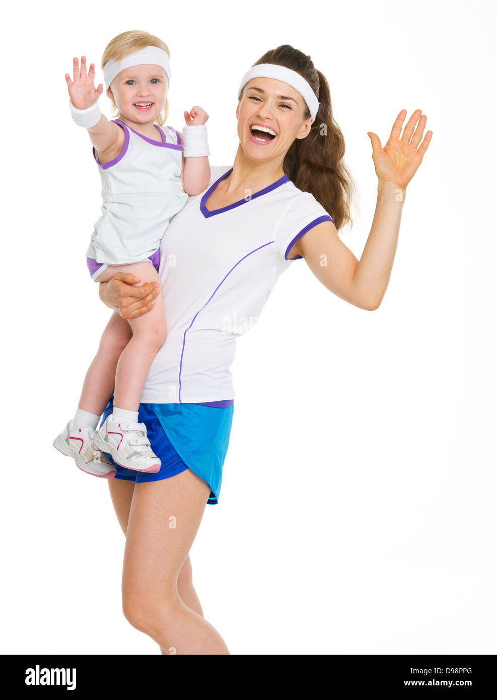 Sorridendo la madre e il bambino in abiti da tennis saluto Foto Stock