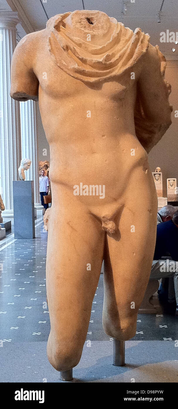 Parte di una statua in marmo di una gioventù. Copia romana di una statua greca. 1 ° secolo D.C. Foto Stock