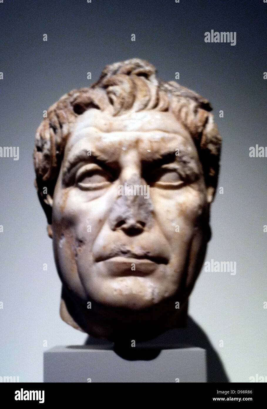 Ritratto in marmo il busto di un uomo. circa 100 romano di annunci Foto Stock