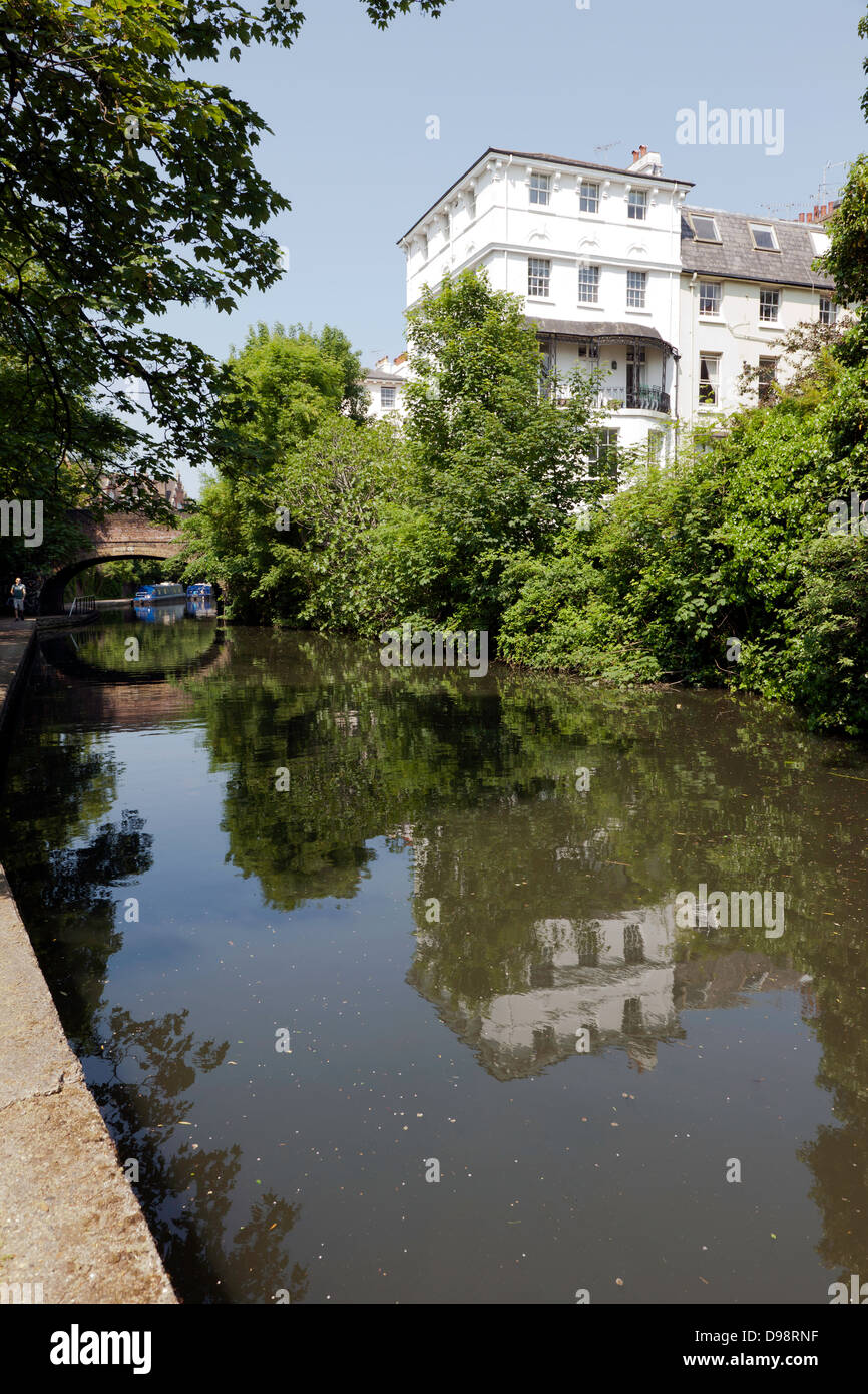 Georgian Mansion vicino al Water Meeting Bridge, sul canale Regents, Londra Foto Stock