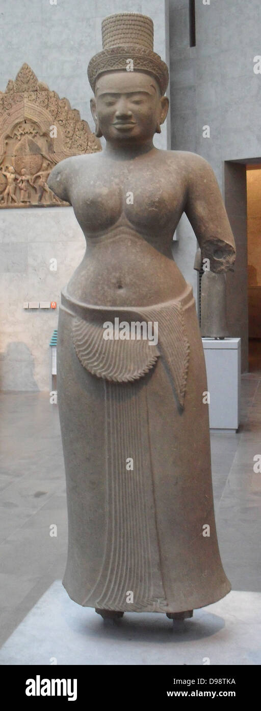 Divinità femminile. Ultimo quarto del IX secolo. Stile di Preah Ko (875-900). La scultura in pietra arenaria dalla Cambogia Foto Stock