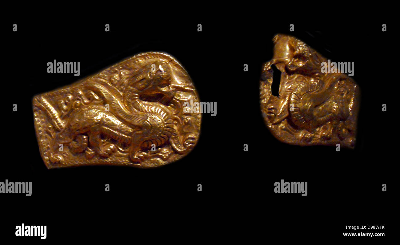 I mongoli la fibbia della cinghia, conformato a "ferro di cavallo" verso il secondo ANNUNCIO di secolo. Dinastia Han (206 BC - 220 D.C.) foglia oro Foto Stock
