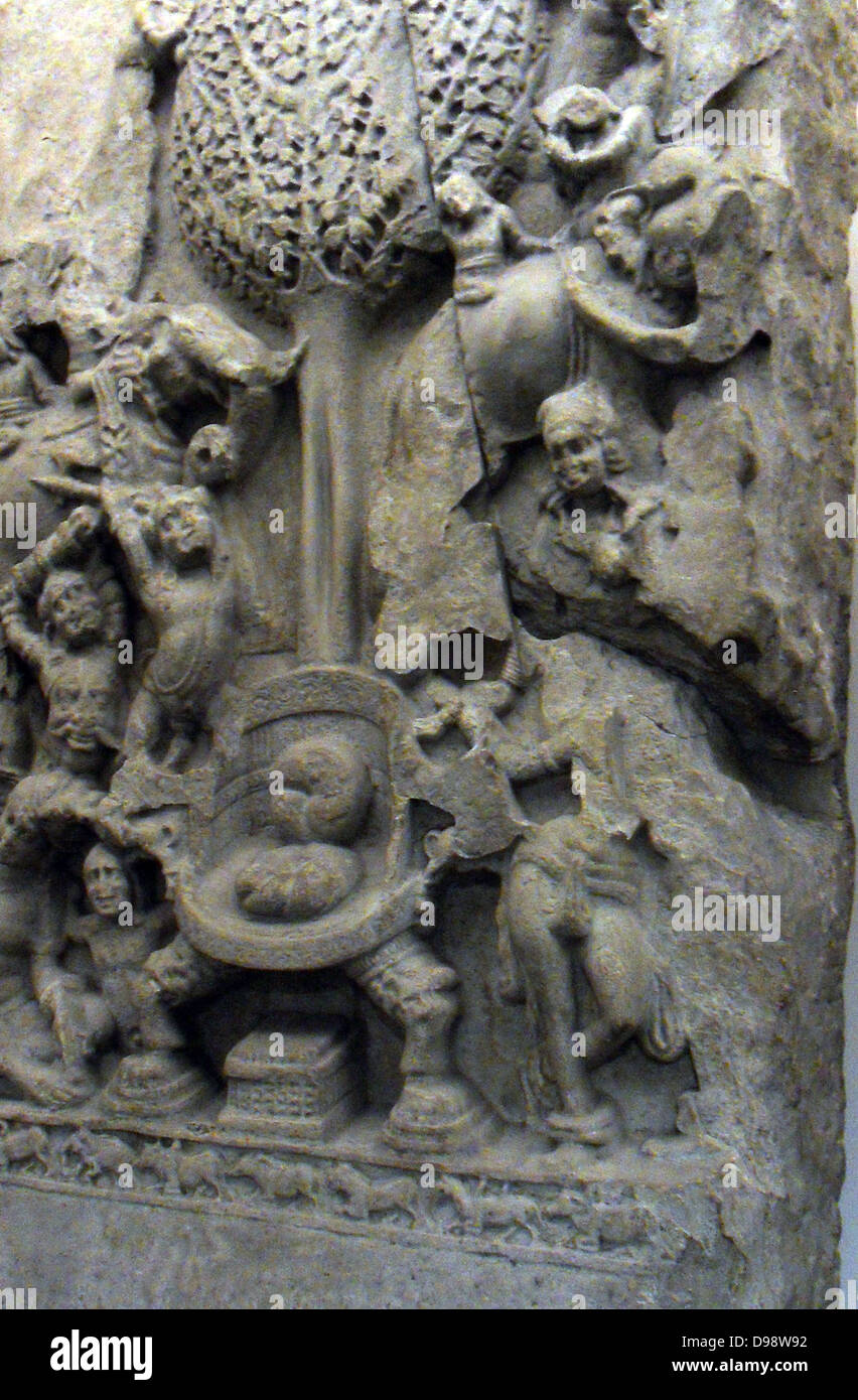 L'attacco di Mara 'Death, ' Mara è la personificazione della morte e di tentazione. La scuola di Amaravati (I secolo A.C. - III secolo A.D) marmorea scultura di pietra calcarea da Andhra Pradesh, India Foto Stock