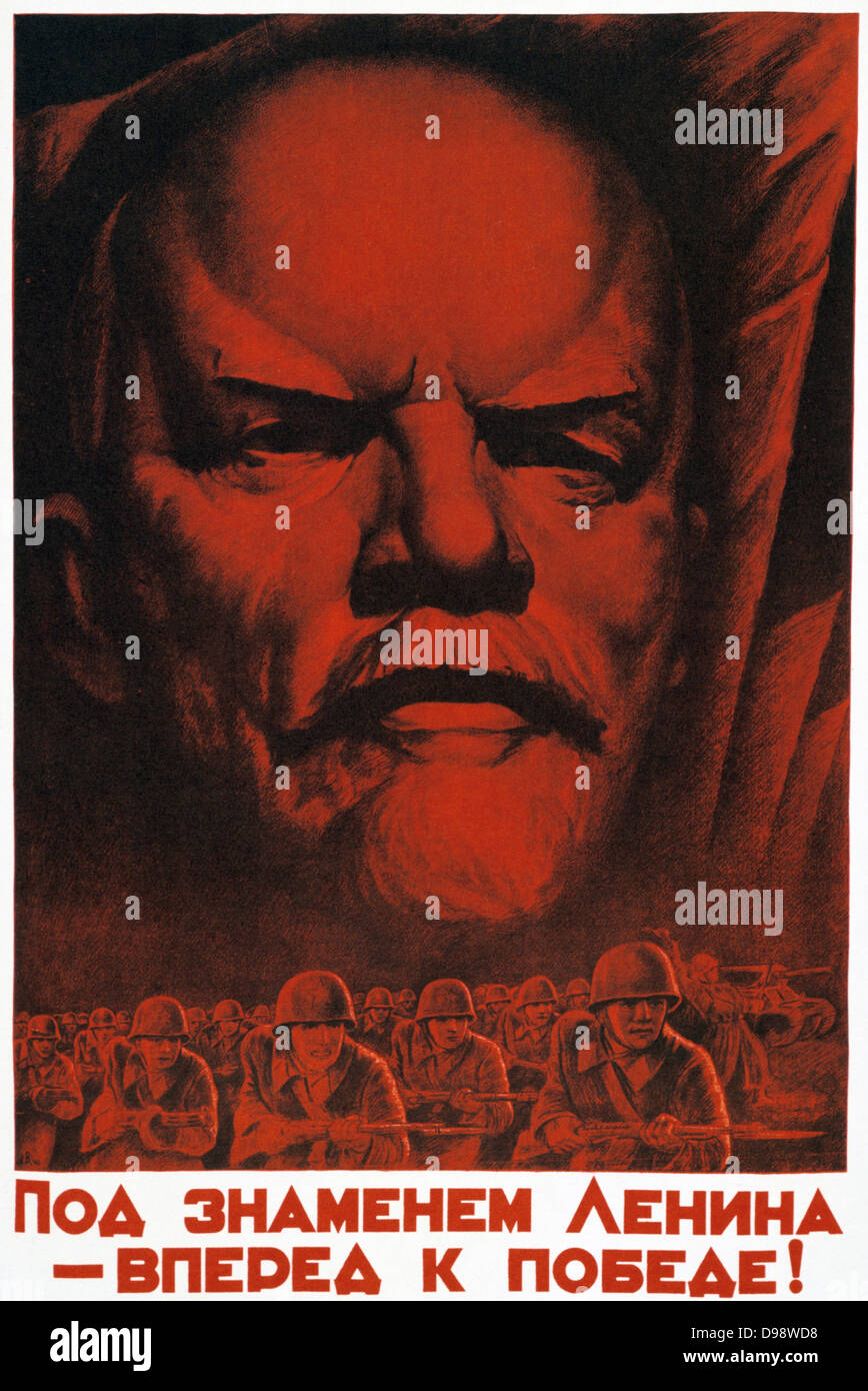 Sotto la bandiera di Lenin, marzo alla vittoria", 1941. Propaganda sovietica poster da A. Volochin. La Russia Sovietica Unione Sovietica comunista comunismo la II Guerra Mondiale Foto Stock