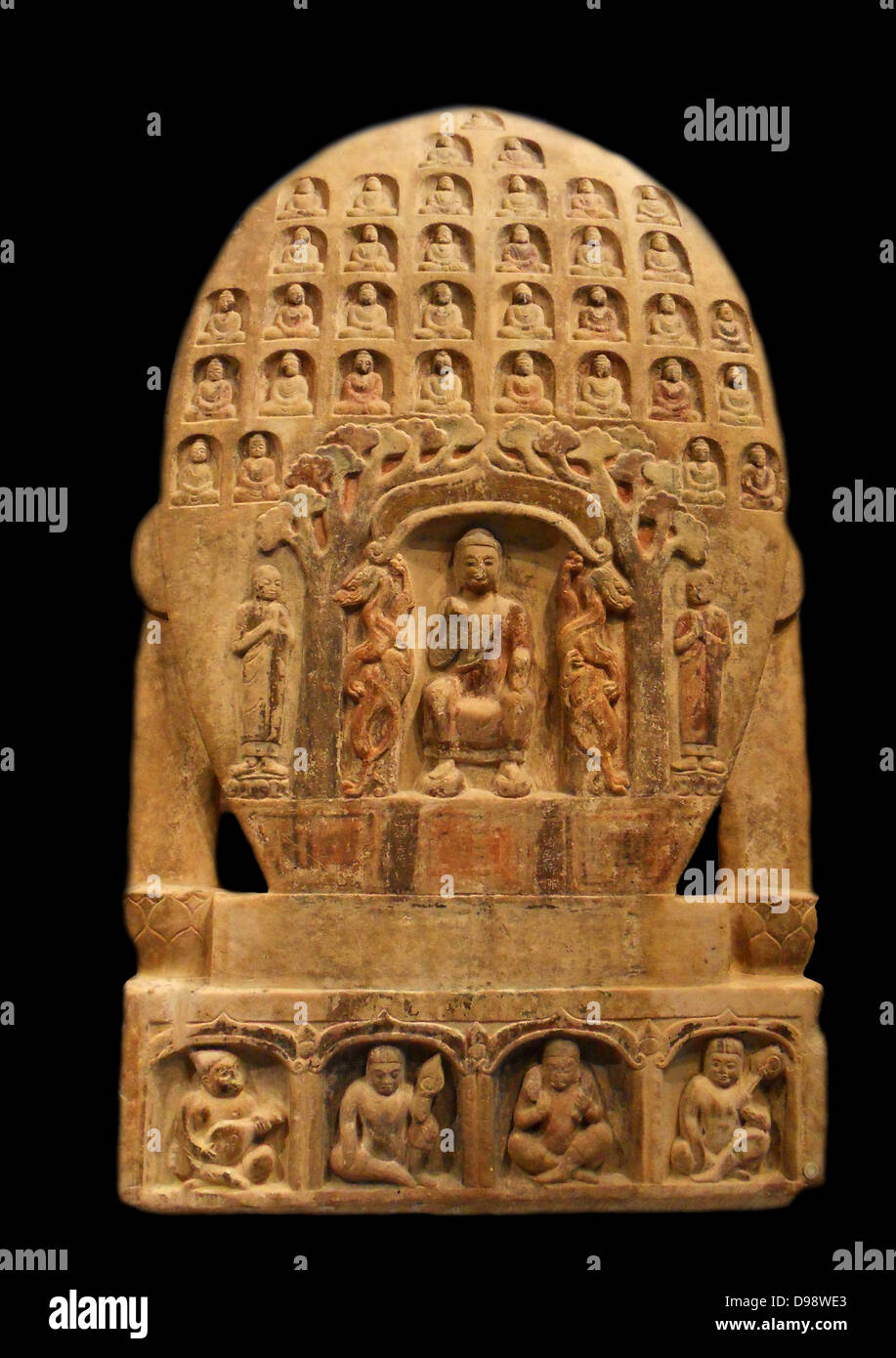 Buddista stele votiva. 550-577 d.c. A nord della dinastia Qi AD (550-577 AD) multi-colore (tracce), il marmo bianco di Hebei (provincia), Cina Foto Stock