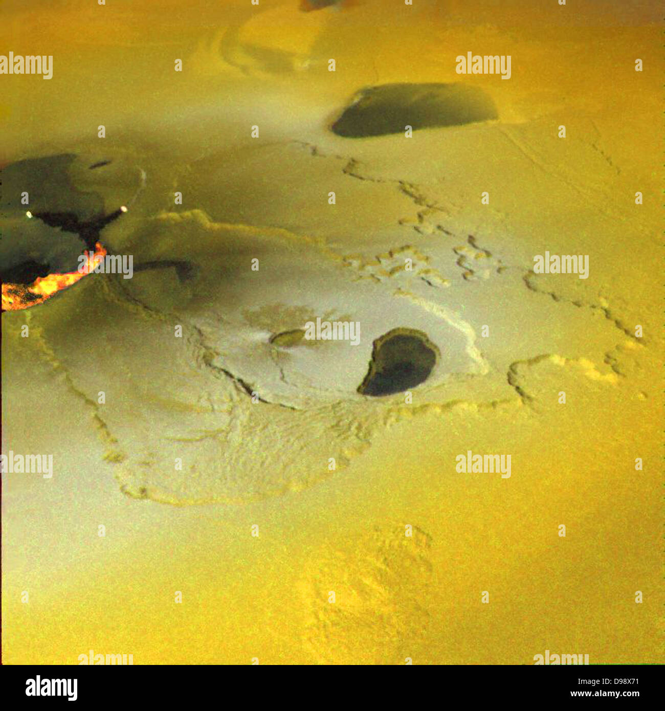 Attiva una eruzione vulcanica sulla luna di Giove Io è stato catturato in questa immagine presa il 22 febbraio 2000 dalla NASA Galileo Foto Stock
