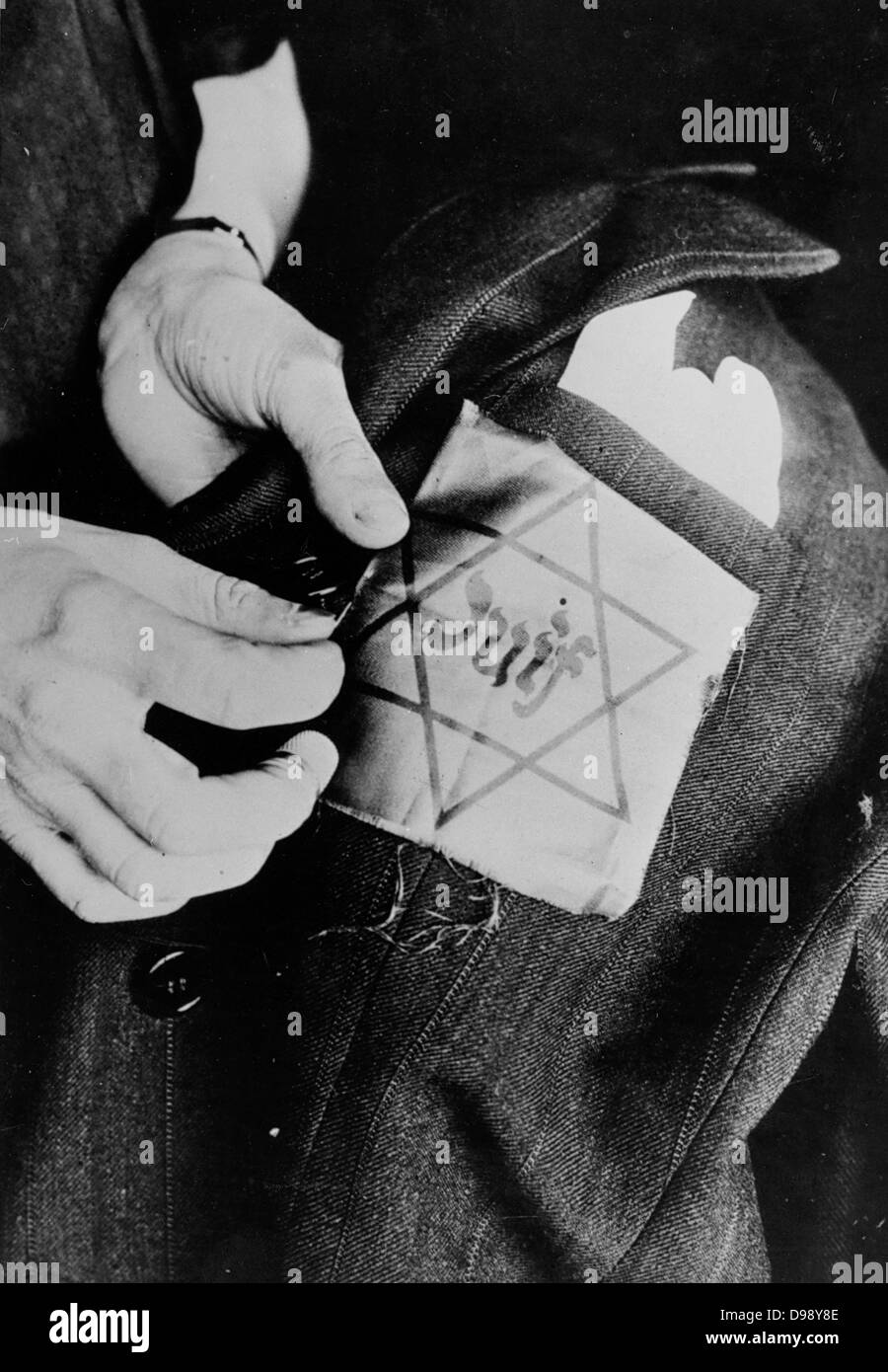 Stella gialla badge indossato dagli ebrei in nazista occupato in Europa circa 1941 Foto Stock