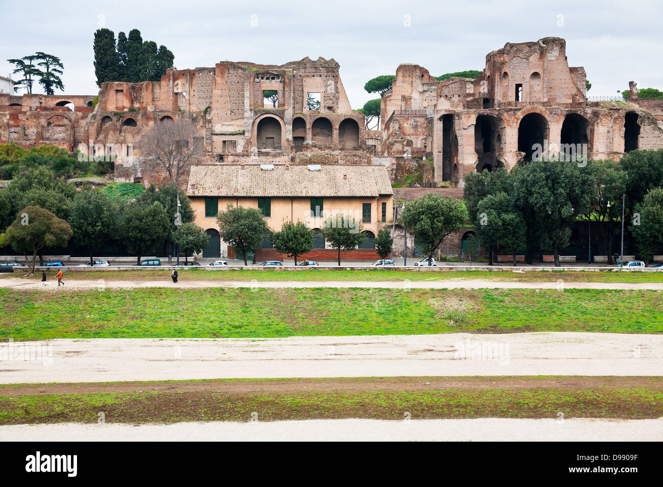 Antica Palatino e la massa del Circo Massimo sul Colle Palatino in Roma, Italia Foto Stock