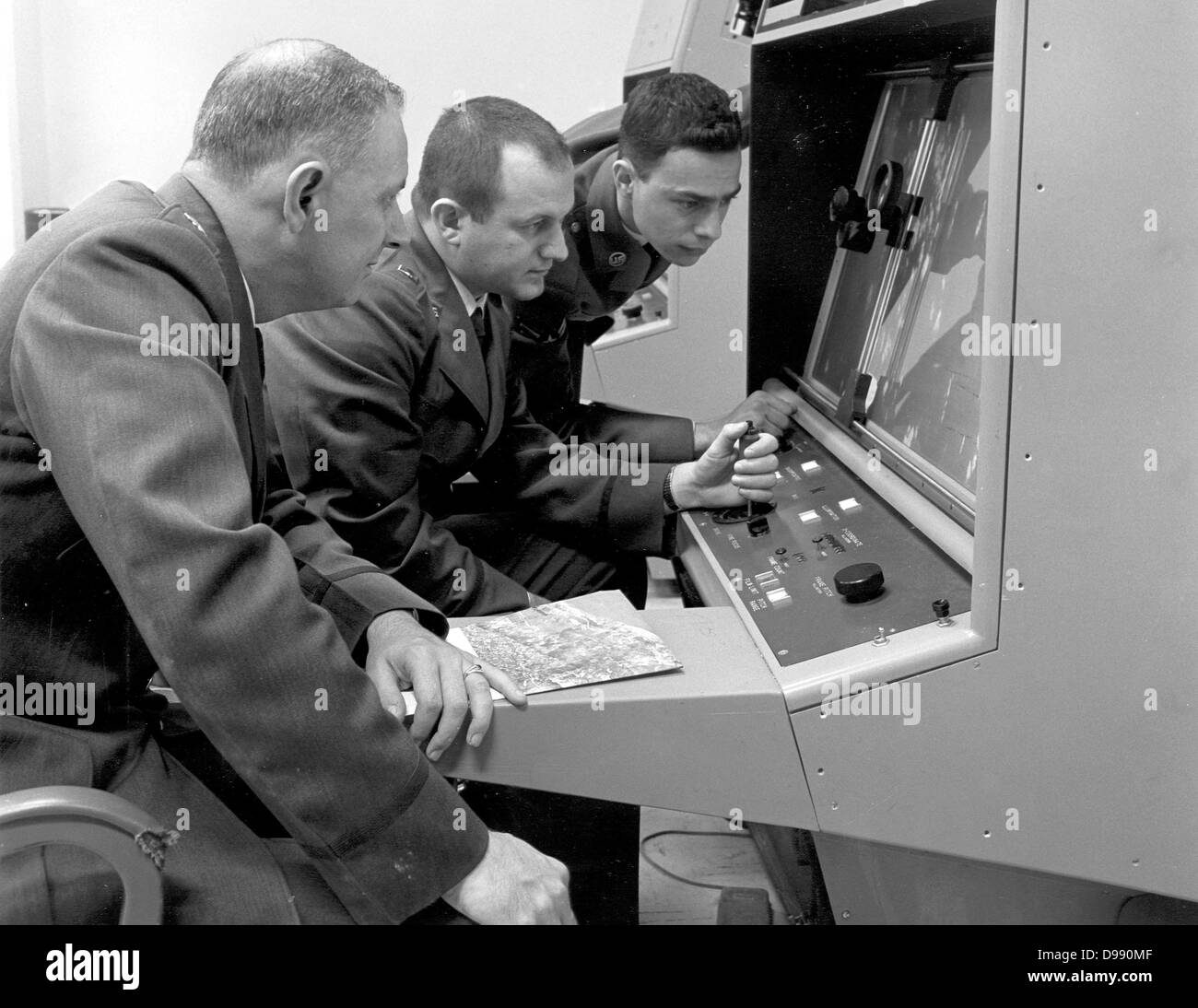 Crisi dei missili di Cuba.1960 -- Strategic Air Command personale interpretazione di foto di ricognizione durante la crisi dei missili cubani, 1962. (U.S. Air Force Foto Stock