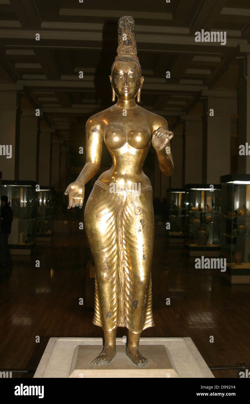 In bronzo dorato figura di Tara da Sri Lanka, VIII secolo D.C.. La dea buddista Tara era la consorte di Avalokiteshvara, il Bodhisattva della compassione. La mitologia del buddismo Foto Stock