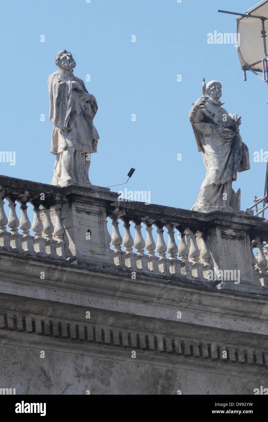 Lo stile barocco sculture in Vaticano Museo Giardini; Roma. Il papa Giulio II fondò i musei all'inizio del XVI secolo. Foto Stock