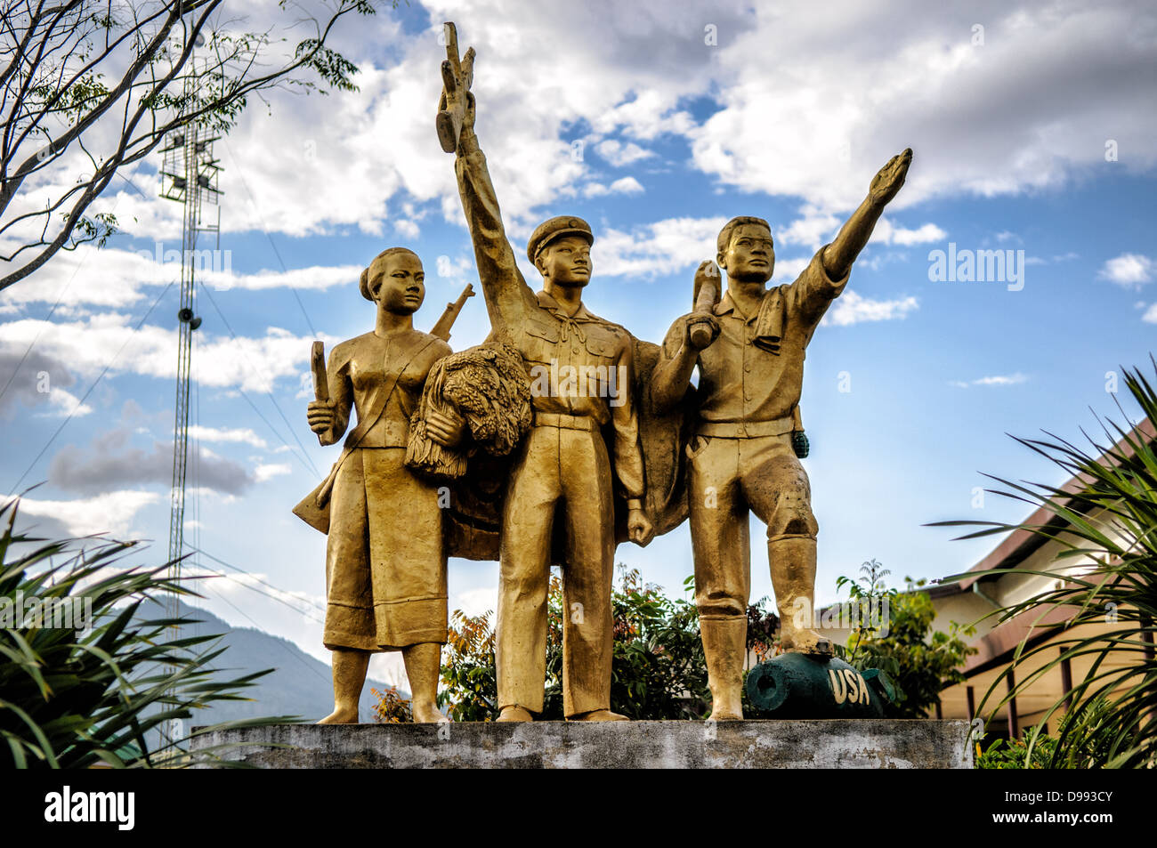 VIENG XAI, Laos - una statua in Vieng Xai, un Pathet Lao roccaforte durante la Guerra del Vietnam. Foto Stock