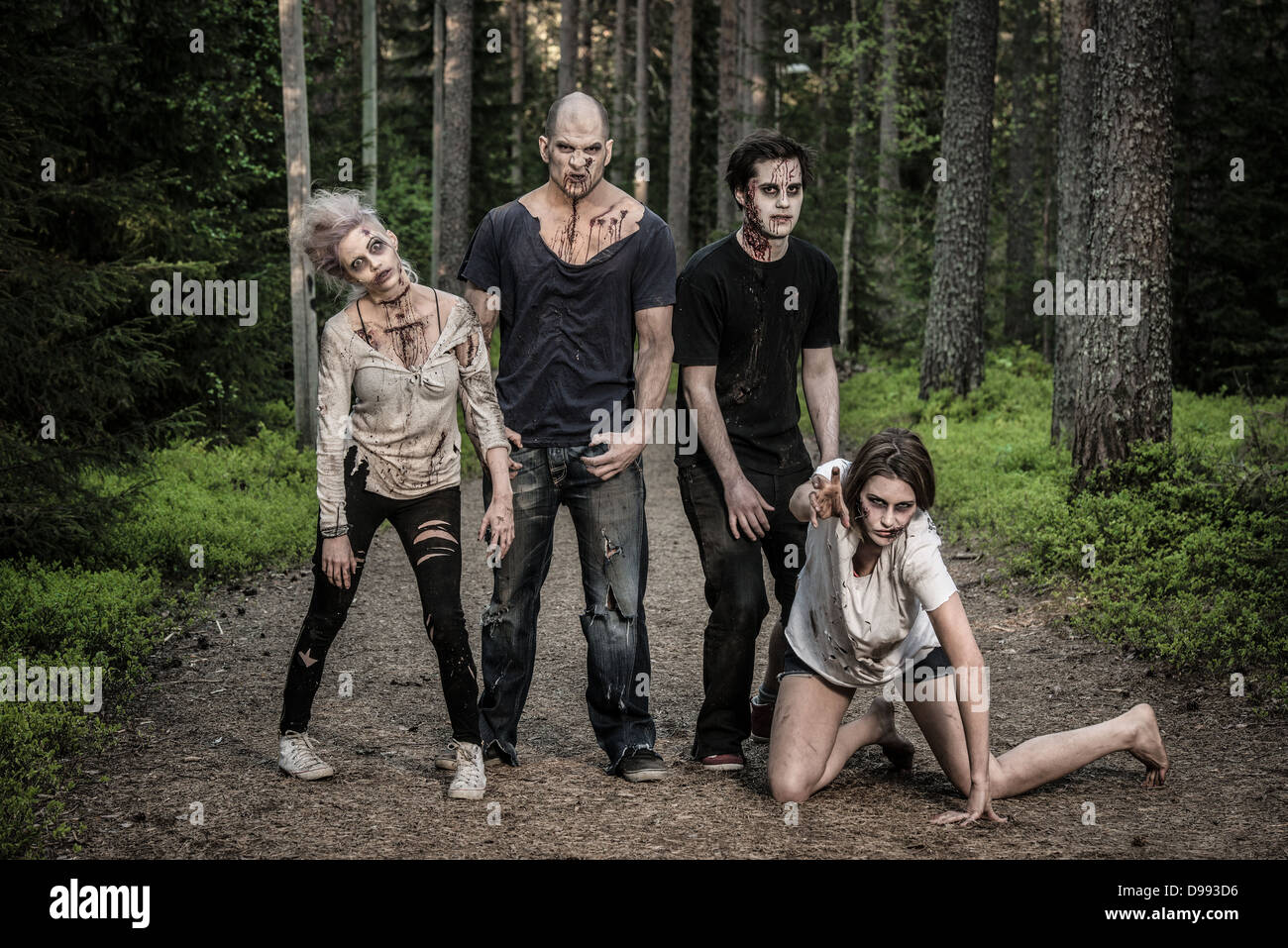 Un gruppo di zombie spaventoso Foto Stock