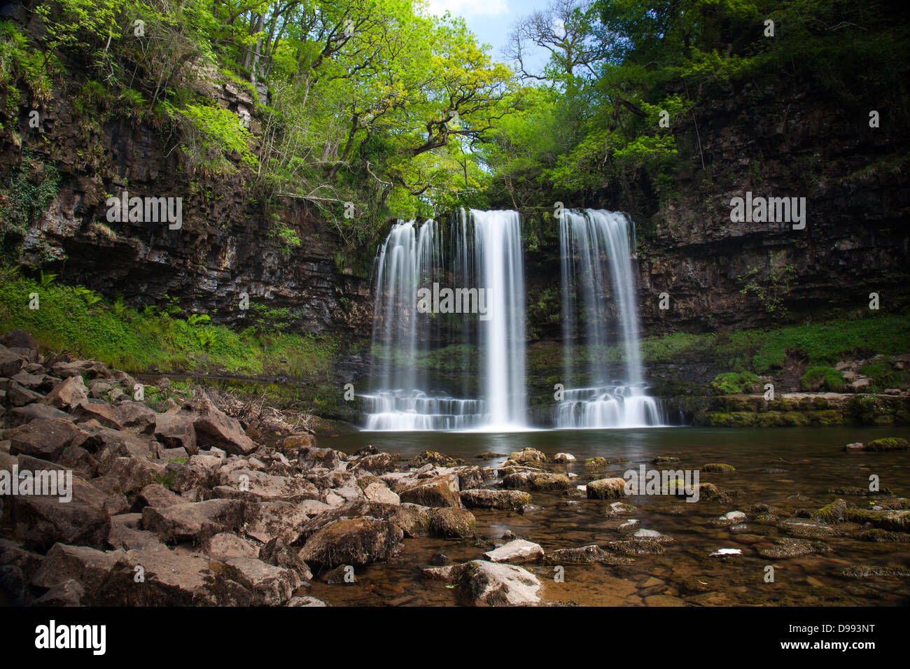 Sgwd yr Eira cascata, su quattro cade trail, Brecon Beacons, Galles, vicino Ystadfellte. In grado di camminare dietro easiy. Foto Stock