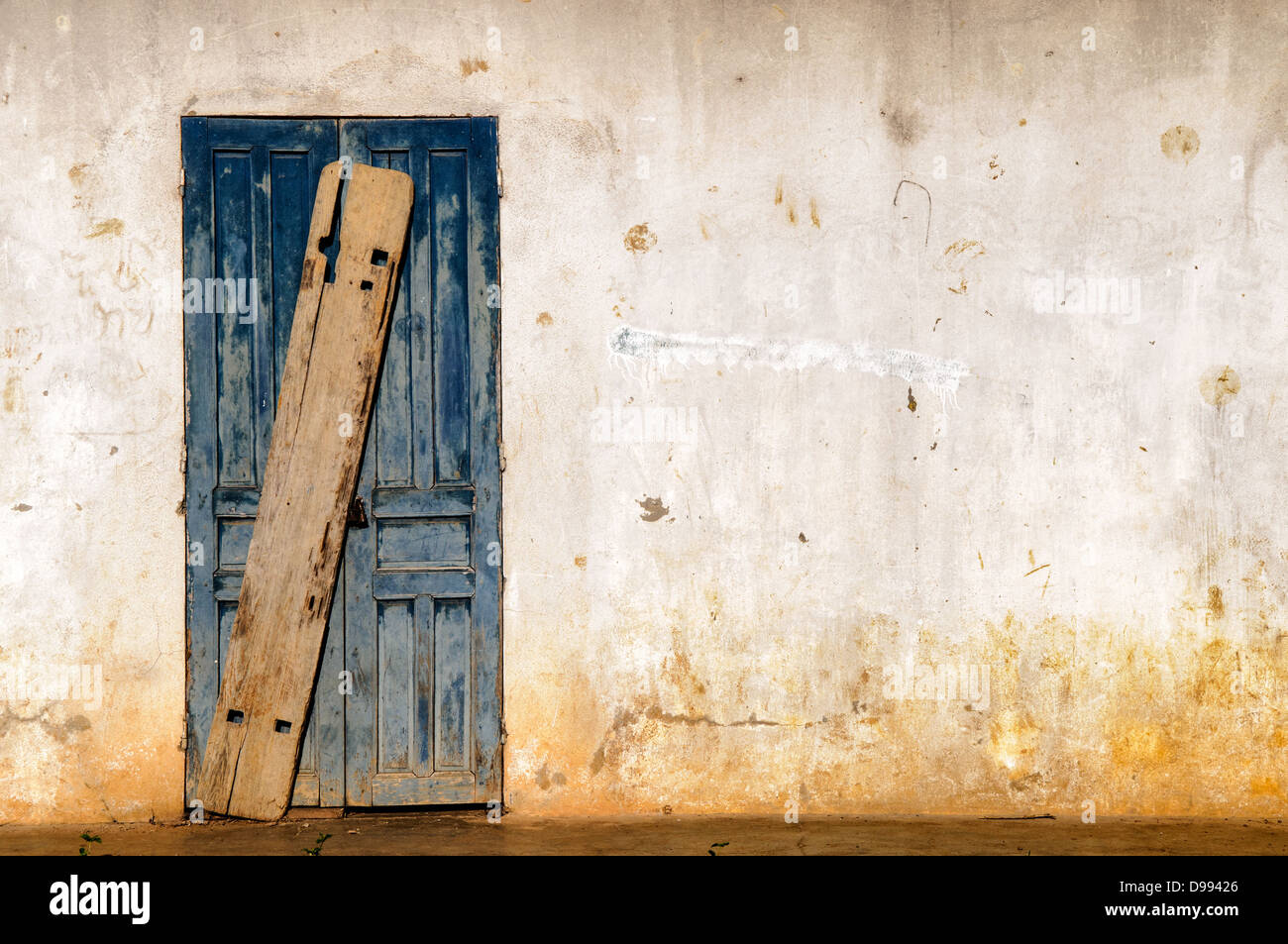 VIENG XAI, Laos — le grotte ospedaliere del complesso di grotte Pathet Lao a Vieng Xai, provincia di Houaphanh. Queste grotte servirono come struttura medica durante la guerra del Vietnam, fornendo rifugio e cure mediche ai combattenti e ai civili Pathet Lao. Il Pathet Lao è stato il movimento politico e l'organizzazione comunista che ha combattuto contro il governo reale del Laos durante la guerra civile laotiana dal 1959 al 1975. La rete di grotte di Vieng Xai ospitò la leadership e le operazioni del movimento per quasi un decennio. Oggi, le grotte sono conservate come un sito storico significativo, che riflette gli esperti del tempo di guerra Foto Stock