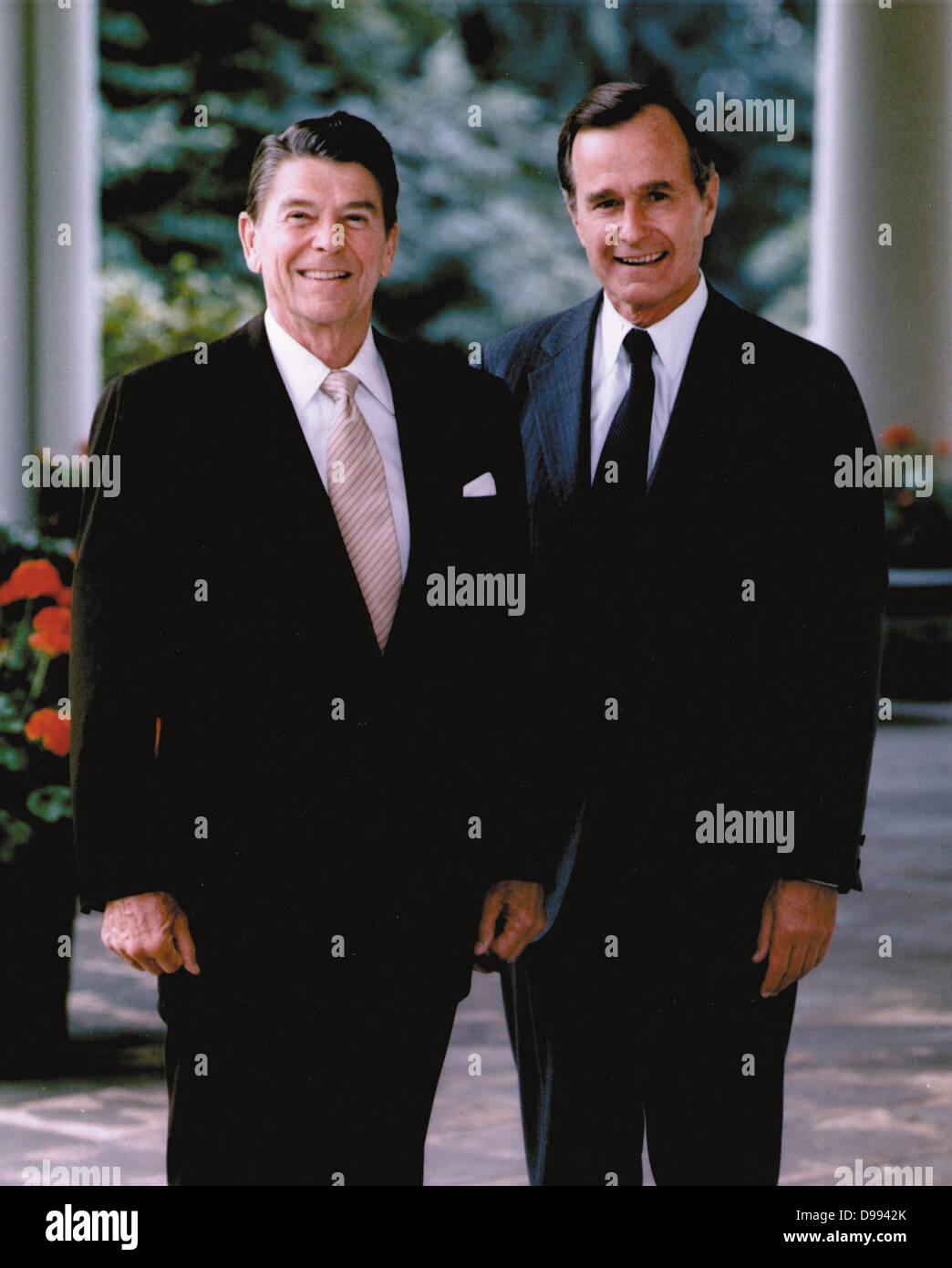 Ronald Wilson Reagan (1911-2004) quarantesimo Presidente degli Stati Uniti, 1981-1989, con il suo vicepresidente e successore di Herbert George Bush (nato 1924) Il Presidente degli Stati Uniti 1989-1993. Uomo politico americano il repubblicano Foto Stock
