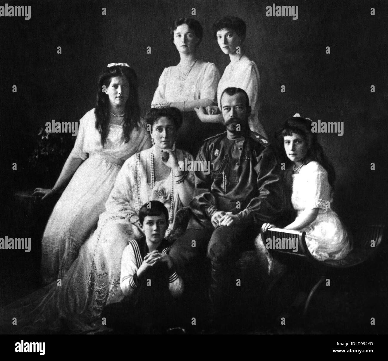 Il Romanovs (famiglia dominante della Russia) 1913. Nicholas II (1868-1918), lo Zar di Russia 1894-1917, con la moglie e i bambini, compresi i Tsarevich Alessio che ha sofferto da emofilia Foto Stock