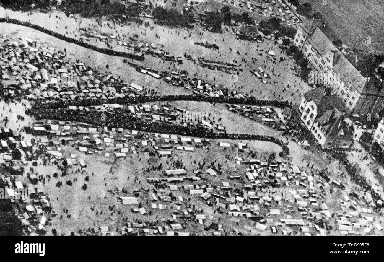 Vista aerea del carcere nazista camp a Neubreisach (Neuf-Brisach), Alsazia, Francia nord-orientale. Migliaia di prigionieri francesi alloggiati in tende e sulla fame mentre le protezioni alloggiato comodamente in caserma adiacente Foto Stock