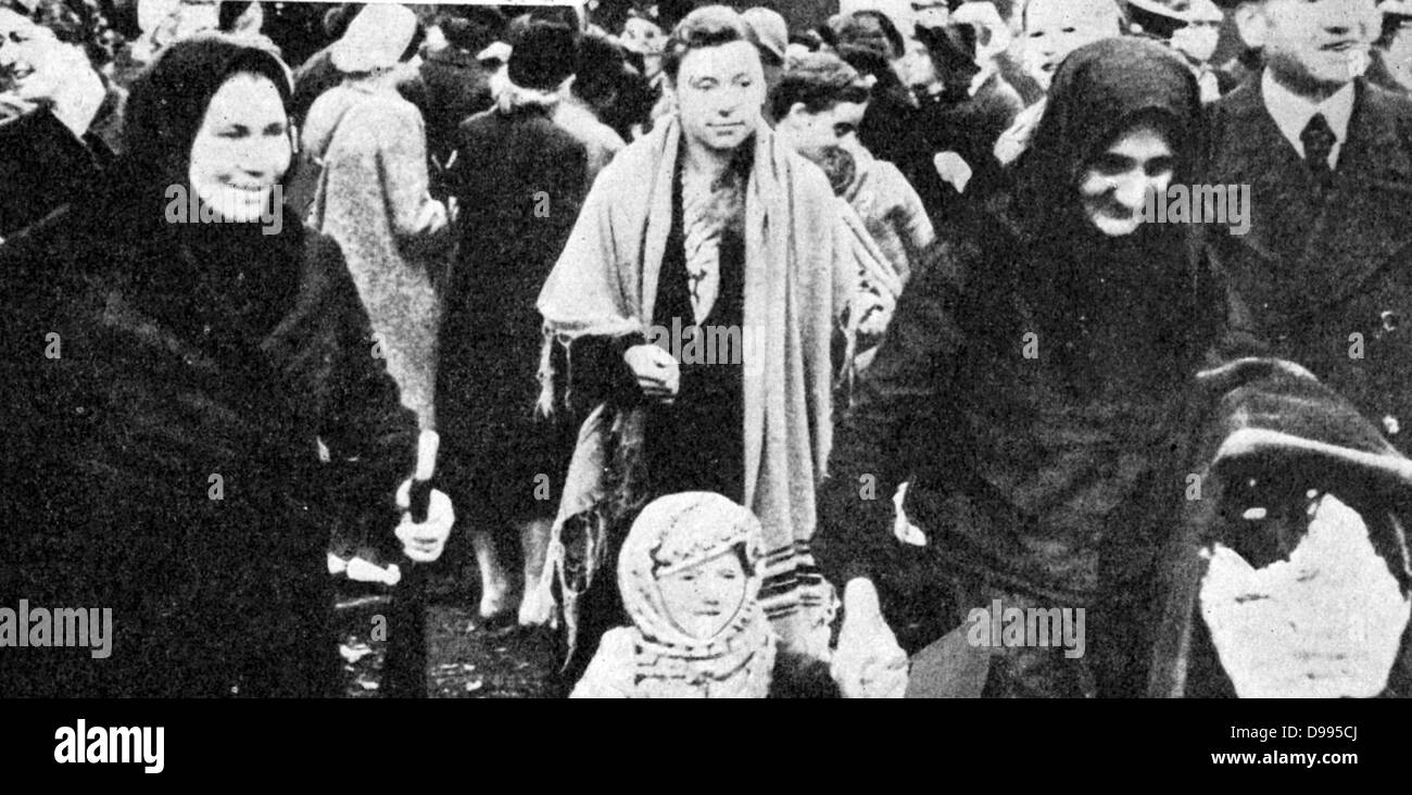 I rifugiati tedeschi a una frontiera tedesca stazione dopo la riacquisizione della Bessarabia da parte della Russia, 1940. Foto Stock