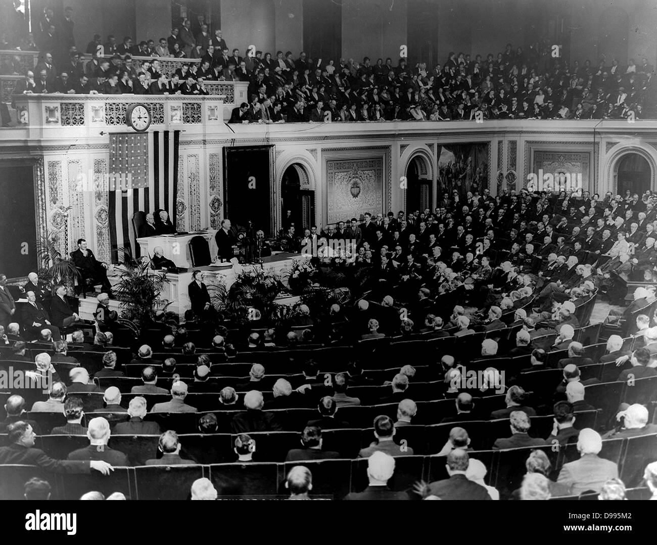 Presidente Hoover indirizzi sessione congiunta del Congresso al bicentenario cerimonia di commemorazione del bicentenario della nascita di George Washington 1932 Foto Stock